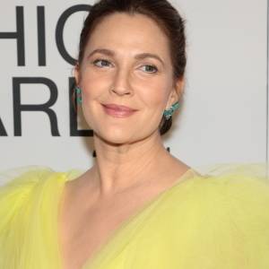 苦しみを人に見せないようにしていたドリュー・バリモアが、SNSで自身の悩みをさらけ出した理由