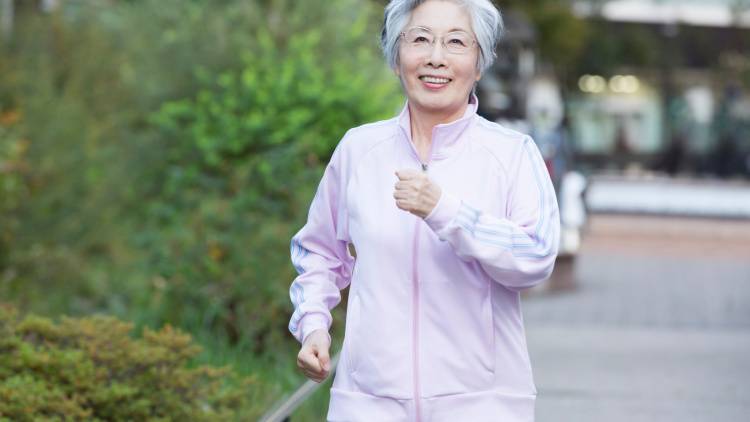 【研究結果から考える】健康リスクを減らすには「歩数」「運動時間」どちらが大事？専門家の見解は？