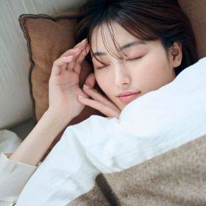 【運動よりもまず睡眠】睡眠不足が太る原因？！メカニズムの解説と、良い眠りに導くツボ押し